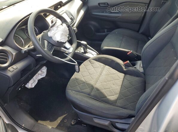 3N1CP5CU7JL530929 2018 NISSAN KICKS Silver Вид салону спереду