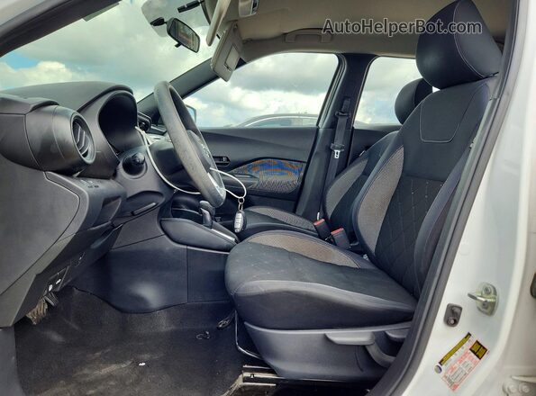 3N1CP5CU7KL520144 2019 NISSAN KICKS White Widok wnętrza z przodu