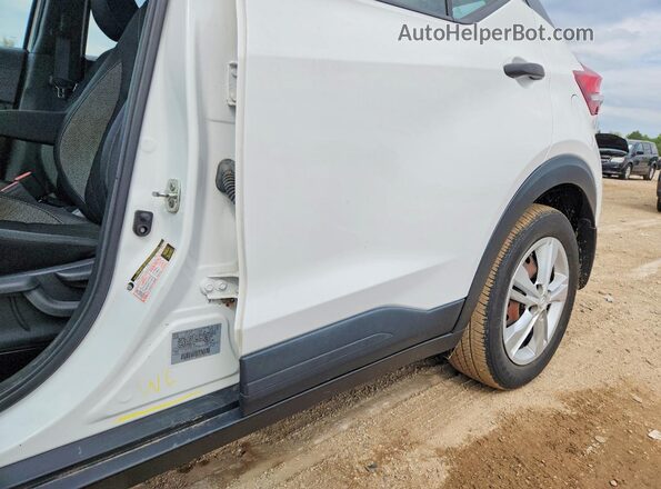 3N1CP5CU7KL520144 2019 NISSAN KICKS White Widok tylnych siedzeń