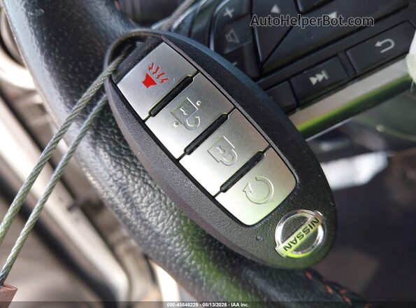 3N1CP5CU7KL568064 2019 NISSAN KICKS Silver Dashboard view