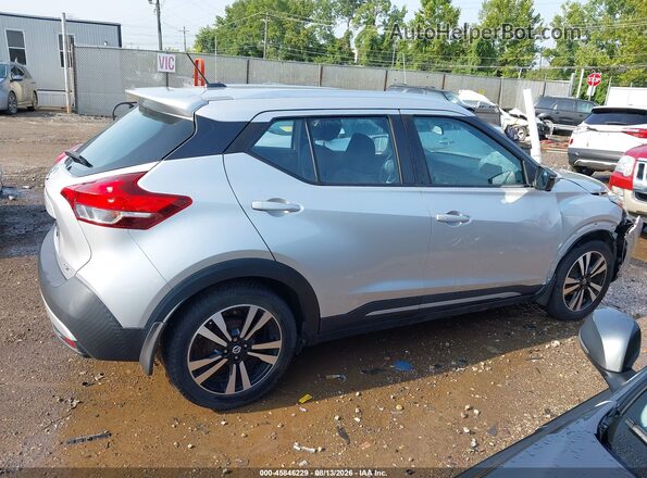 3N1CP5CU7KL568064 2019 NISSAN KICKS Silver Rear interior view