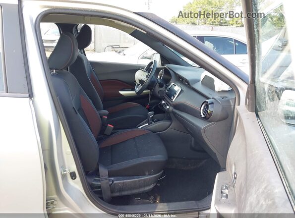 3N1CP5CU7KL568064 2019 NISSAN KICKS Silver Front interior view