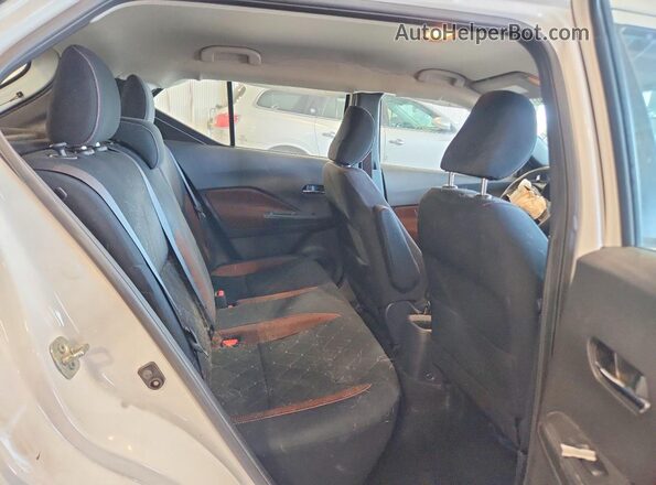 3N1CP5CU8JL502637 2018 NISSAN KICKS White უკანა სალონის ხედი