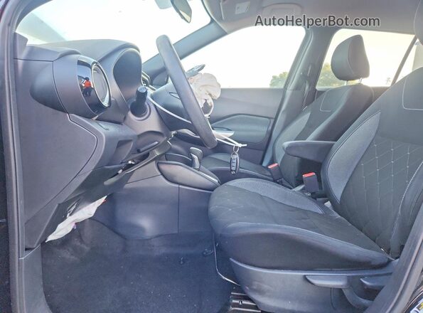 3N1CP5CU8JL522290 2018 NISSAN KICKS Черный Вид салона спереди