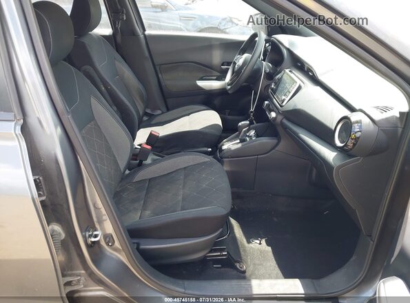 3N1CP5CU8JL522757 2018 NISSAN KICKS Серый Вид салона спереди