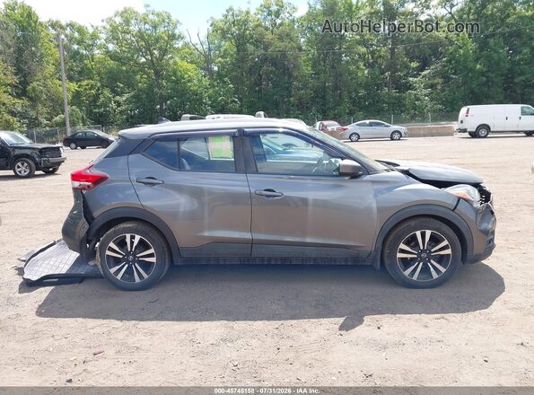 3N1CP5CU8JL522757 2018 NISSAN KICKS Серый Вид задней части салона