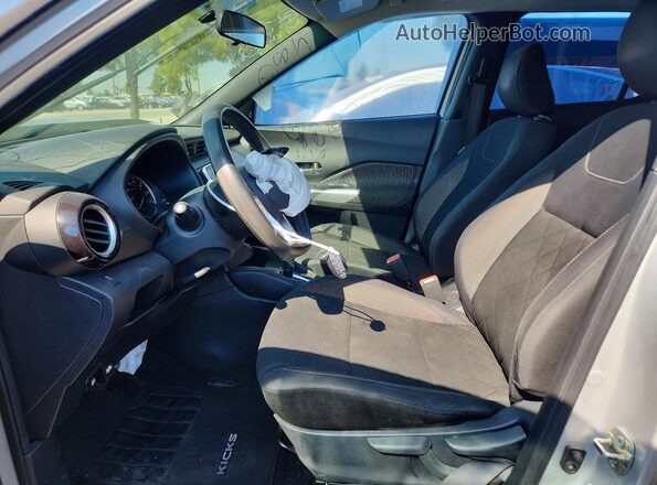 3N1CP5CU8KL519620 2019 NISSAN KICKS Silver წინა სალონის ხედი