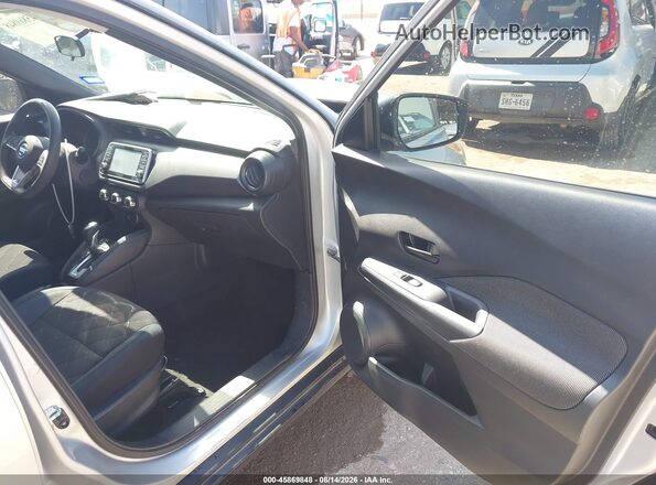 3N1CP5CUXJL507970 2018 NISSAN KICKS Silver Vista interior delantera