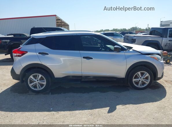 3N1CP5CUXJL507970 2018 NISSAN KICKS Silver Vista interior trasera