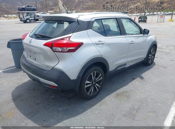 3N1CP5CUXJL521948 2018 NISSAN KICKS Silver Tył prawy
