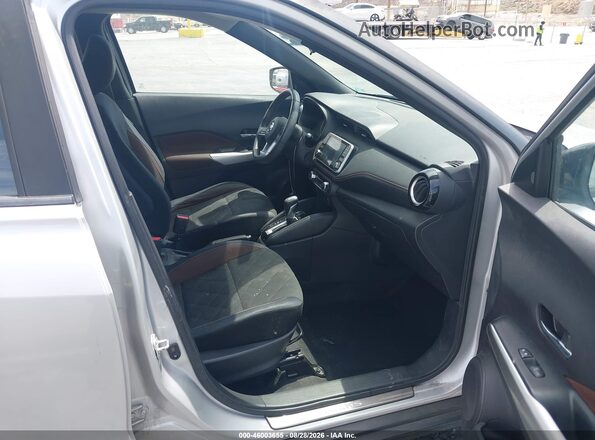 3N1CP5CUXJL521948 2018 NISSAN KICKS Silver Widok wnętrza z przodu
