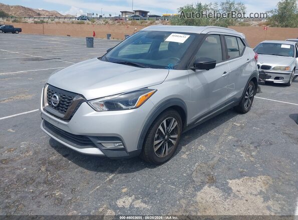 3N1CP5CUXJL521948 2018 NISSAN KICKS Silver Przód lewy
