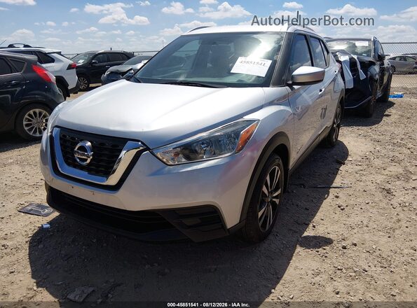 3N1CP5CUXKL509851 2019 NISSAN KICKS Silver Vista tres cuartos delantera izquierda