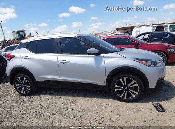 3N1CP5CUXKL509851 2019 NISSAN KICKS Silver Vista interior trasera