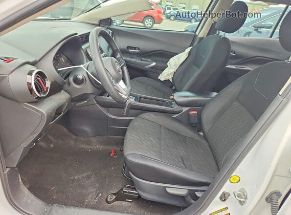 3N1CP5CV1PL478392 2023 NISSAN KICKS White Вид салону спереду
