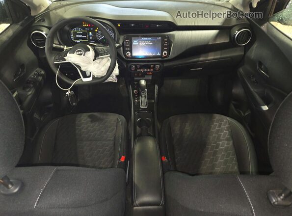 3N1CP5CV2SL496862 2025 NISSAN KICKS Black Առջևի վահանակի տեսք