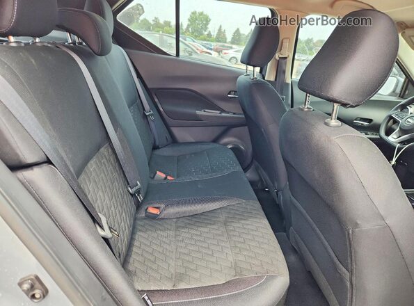 3N1CP5CV3RL470975 2024 NISSAN KICKS Silver Widok tylnych siedzeń