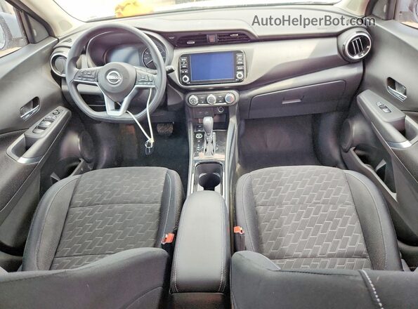 3N1CP5CV3RL470975 2024 NISSAN KICKS Silver Widok deski rozdzielczej