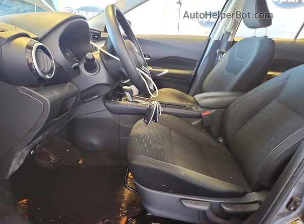 3N1CP5CV3RL529846 2024 NISSAN KICKS Gray Вид салону спереду