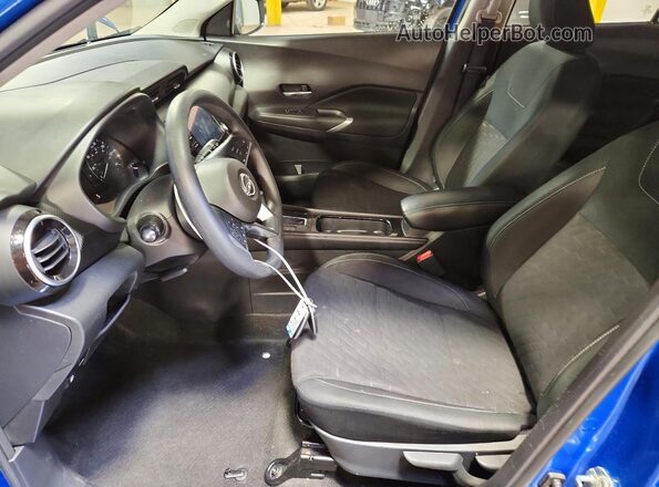 3N1CP5CV7RL504030 2024 NISSAN KICKS Blue Front interior view