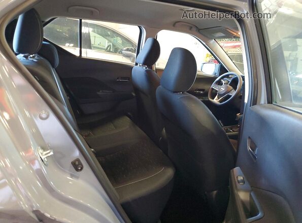 3N1CP5CV7RL557228 2024 NISSAN KICKS Gray Widok wnętrza z tyłu