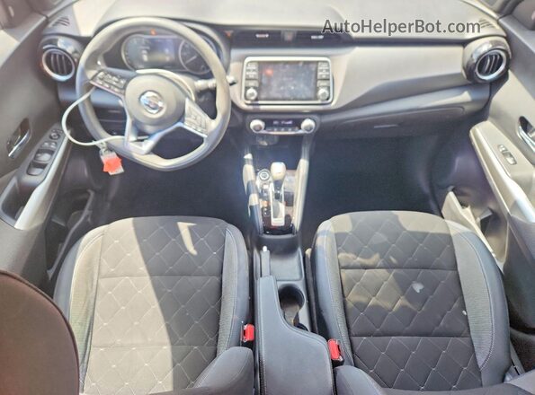 3N1CP5CV8LL521068 2020 NISSAN KICKS Красный Вид панели приборов
