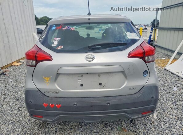 3N1CP5CV9LL508796 2020 NISSAN KICKS Silver Widok z tyłu