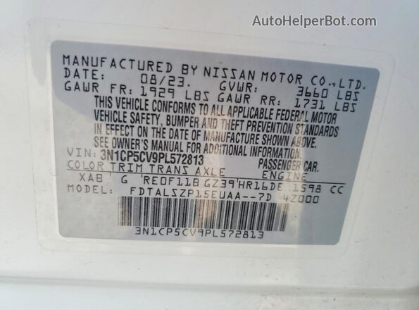 3N1CP5CV9PL572813 2023 NISSAN KICKS White Widok naklejki z numerem VIN