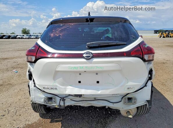 3N1CP5CV9PL572813 2023 NISSAN KICKS White Widok z tyłu
