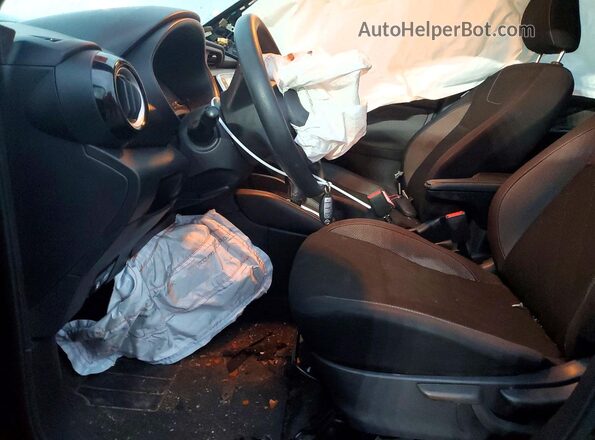 3N1CP5CVXLL561409 2020 NISSAN KICKS Черный Вид салона спереди