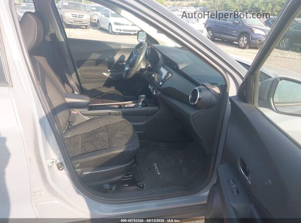3N1CP5CVXPL469299 2023 NISSAN KICKS Light Blue Вид салона спереди