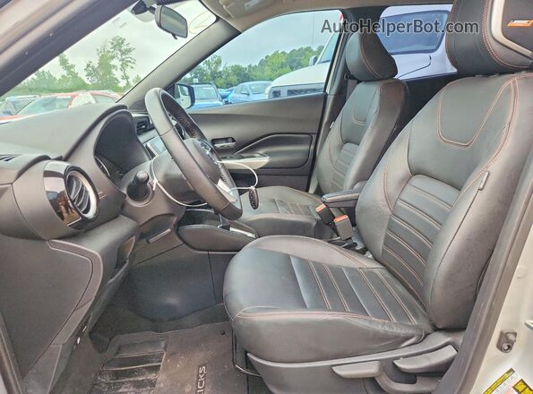 3N1CP5DV0LL542429 2020 NISSAN KICKS Серебряный Вид салона спереди