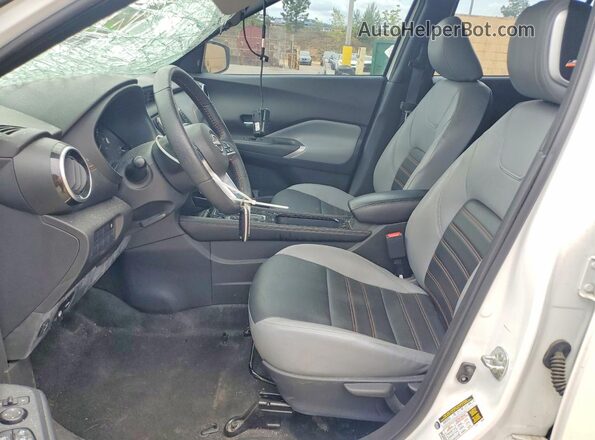 3N1CP5DV3RL491730 2024 NISSAN KICKS Белый Вид салона спереди