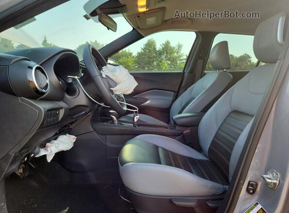 3N1CP5DV5ML535235 2021 NISSAN KICKS Gray Front interior view