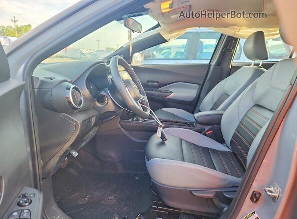 3N1CP5DV5PL512977 2023 NISSAN KICKS Gray წინა სალონის ხედი