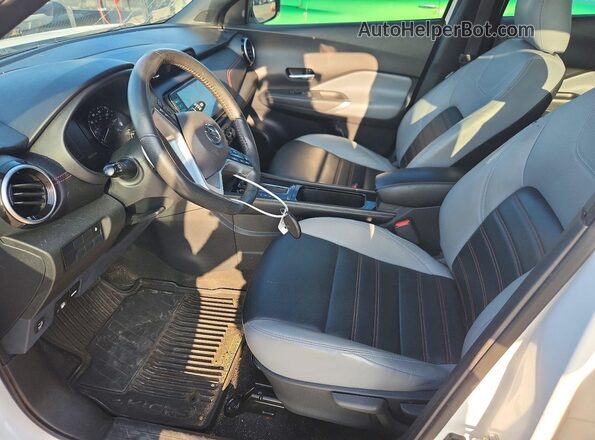 3N1CP5DV6ML553517 2021 NISSAN KICKS Белый Вид салона спереди