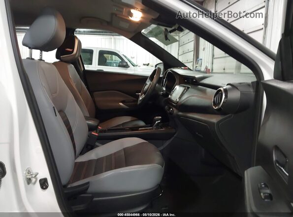 3N1CP5DV6PL571794 2023 NISSAN KICKS White Вид салону спереду