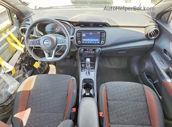 3N1CP5DV6RL519455 2024 NISSAN KICKS Silver Widok deski rozdzielczej