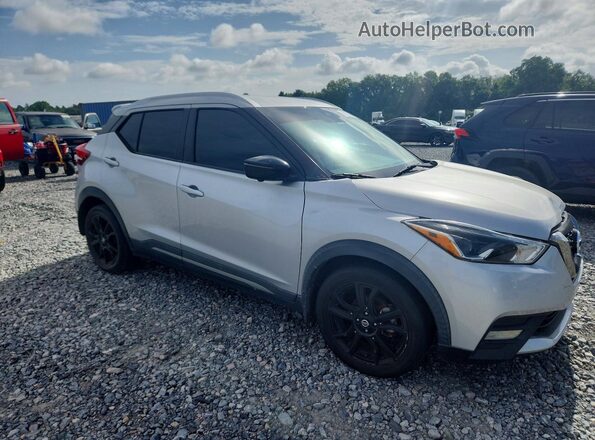 3N1CP5DV7LL580319 2020 NISSAN KICKS Серебряный Передняя правая четверть