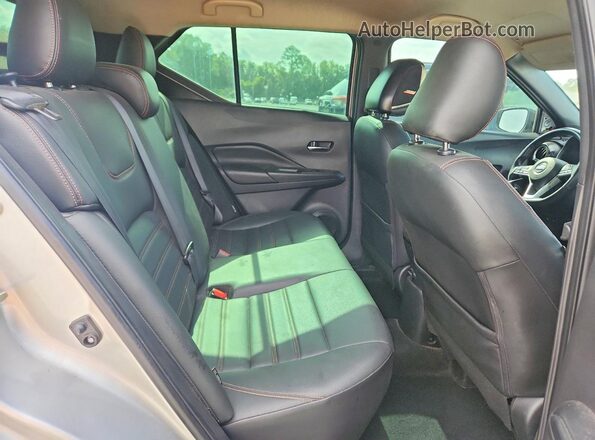 3N1CP5DV7LL580319 2020 NISSAN KICKS Серебряный Вид задней части салона