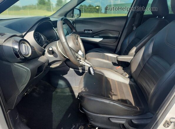 3N1CP5DV7LL580319 2020 NISSAN KICKS Серебряный Вид салона спереди