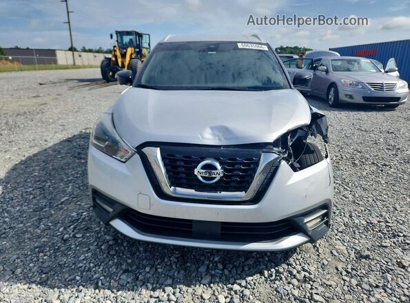 3N1CP5DV7LL580319 2020 NISSAN KICKS Серебряный Вид спереди