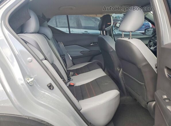 3N1CP5DV7RL553341 2024 NISSAN KICKS Gray Vista de los asientos traseros