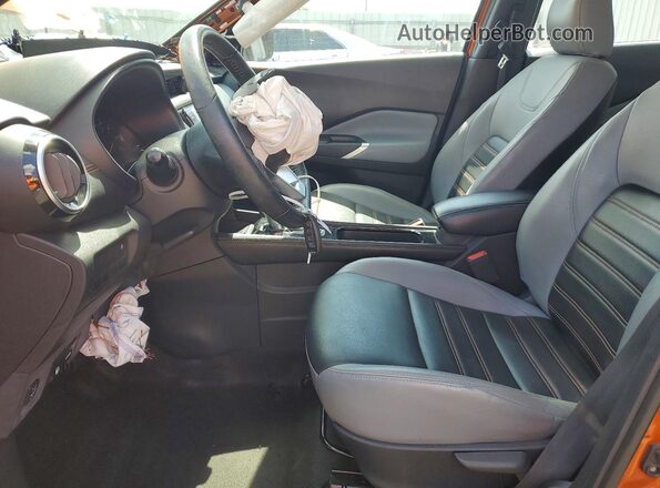 3N1CP5DV8NL479597 2022 NISSAN KICKS Оранжевый Вид салона спереди