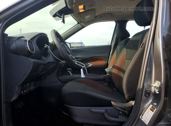 3N1CP5DVXRL526800 2024 NISSAN KICKS Gray Вид салону спереду