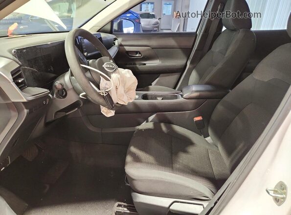 3N8AP6BA3SL361788 2025 NISSAN KICKS White წინა სალონის ხედი