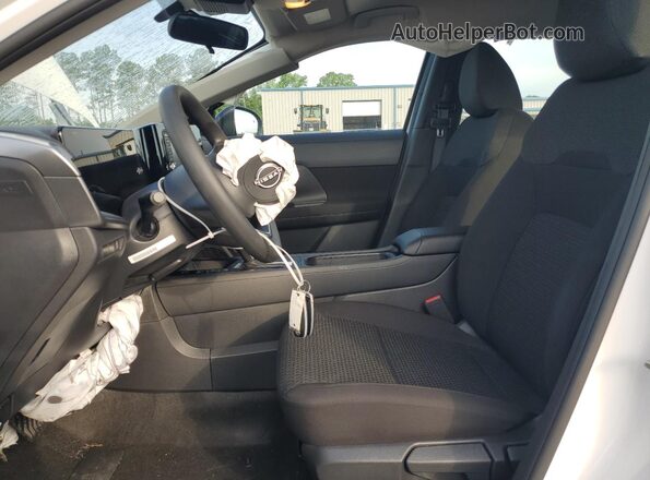 3N8AP6BA4SL391561 2025 NISSAN KICKS Белый Вид салона спереди
