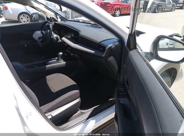 3N8AP6BE5TL356094 2026 NISSAN KICKS White Front interior view