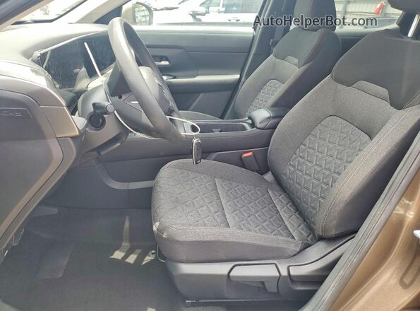 3N8AP6CA1SL311678 2025 NISSAN KICKS Коричневый Вид салона спереди