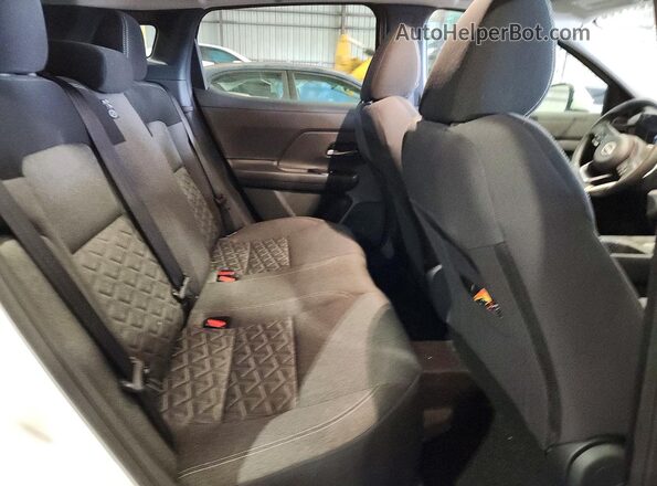 3N8AP6CA2SL365510 2025 NISSAN KICKS White Vista interior trasera